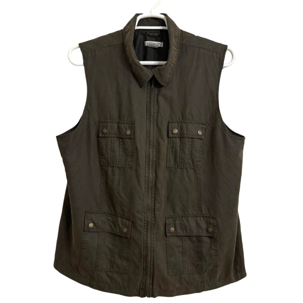 Great Liz Vest! A Little snug for me, so Passing It Along.